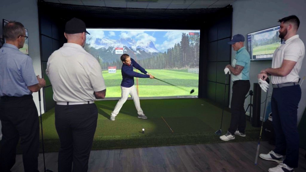 coach demonstration for group lesson in simulator